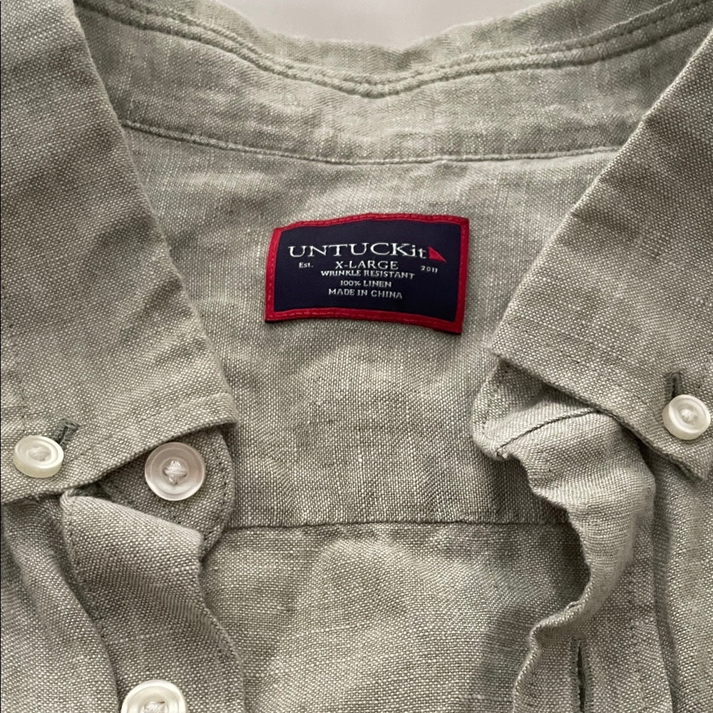 UNTUCKit Men's Casual Light Gray Button Down Shirt